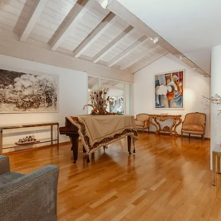 Super Luxurious Duplex Penthouse In Center
