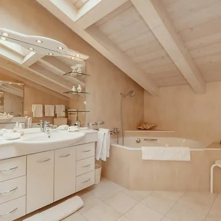 Super Luxurious Duplex Penthouse In Center Chalet