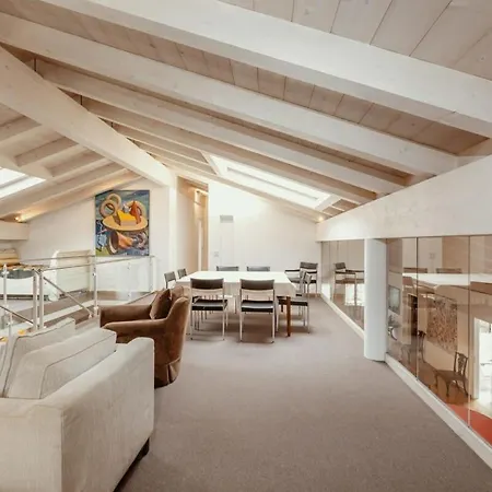 Super Luxurious Duplex Penthouse In Center *