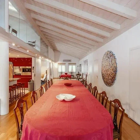 Super Luxurious Duplex Penthouse In Center *